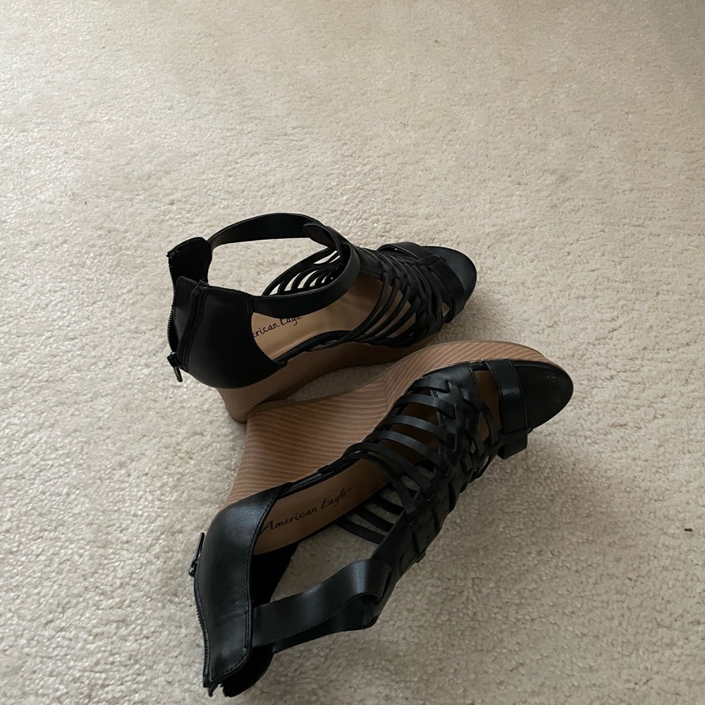 These Black and Tan wedges are great for any spring summer wear